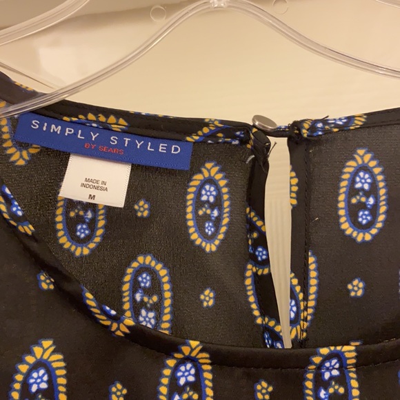 ❤️ 5/$25 - Long sleeve blouse - Sz M - Picture 2 of 5